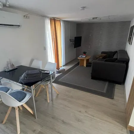 Apartment Am Haussee Feldberger Seenlandschaft